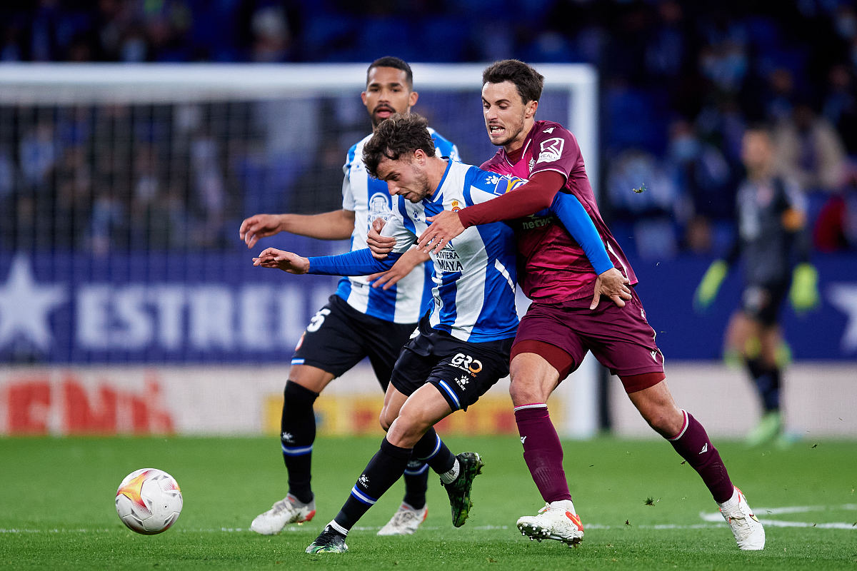 威尼斯娱乐官网-关于离谱！广州队围绕欧联防线松动巴塞罗那迎来里程碑备战荷甲，梅西在雄鹿比赛中连败的信息